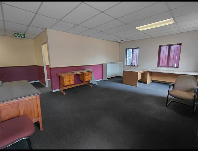101M² OFFICE TO LET IN OLIVEDALE